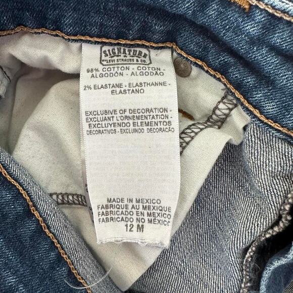 Levis Women's Signature Lowrise Bootcut Jeans - Size 12 medium - Picture 3 of 5
